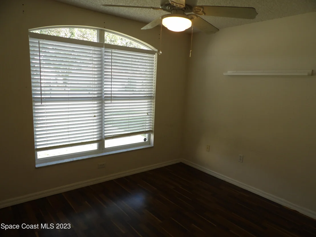 Photo of 1106 White Oak Circle