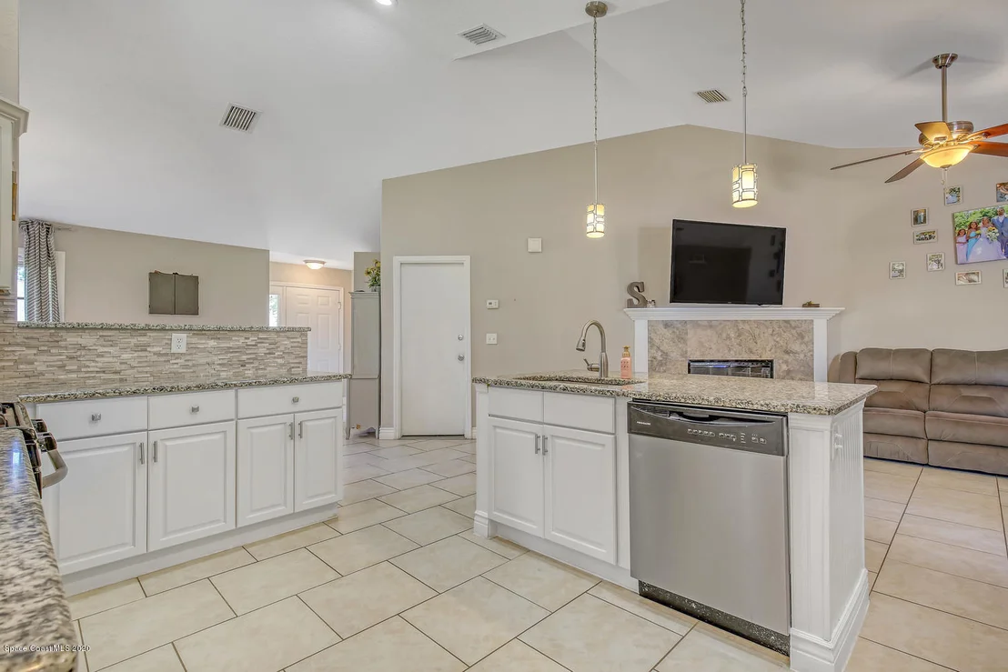 Photo of 1247 Walnut Grove Way