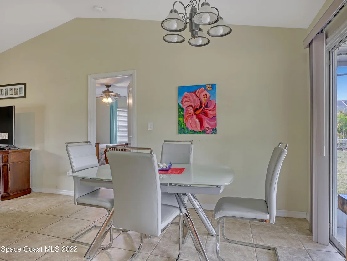Photo of 761 Azure Avenue NE