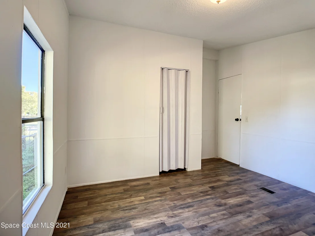 Photo of 4750 Sharpes Lake Avenue