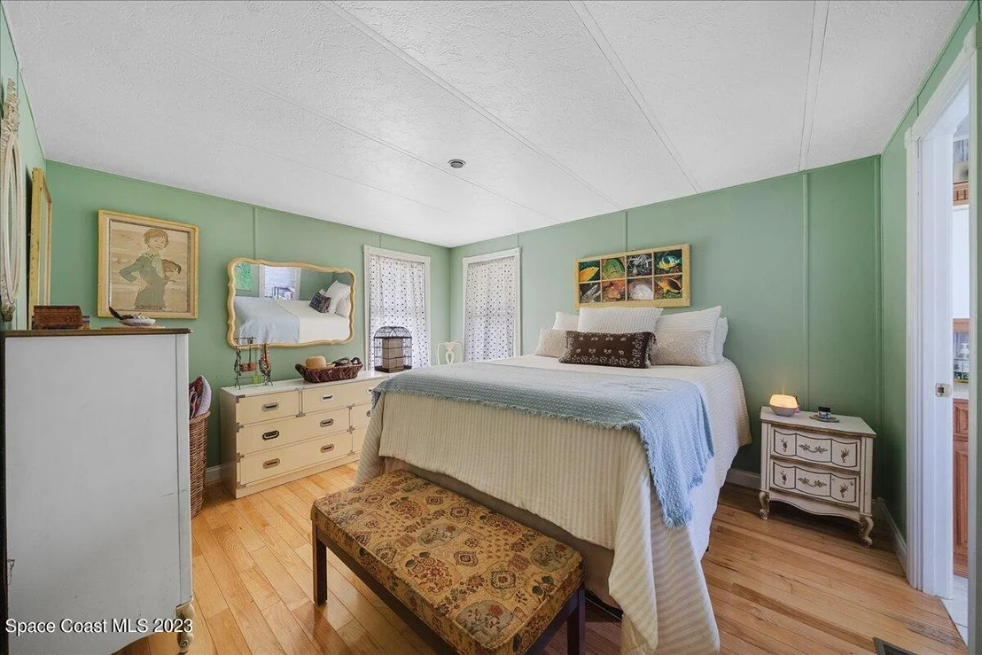 Photo of 2314 Coconut Palm Drive NE