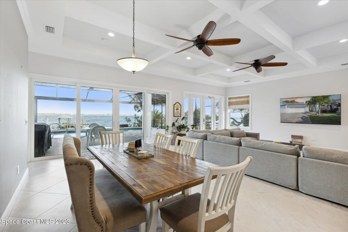 Photo of 3835 Riverside Drive