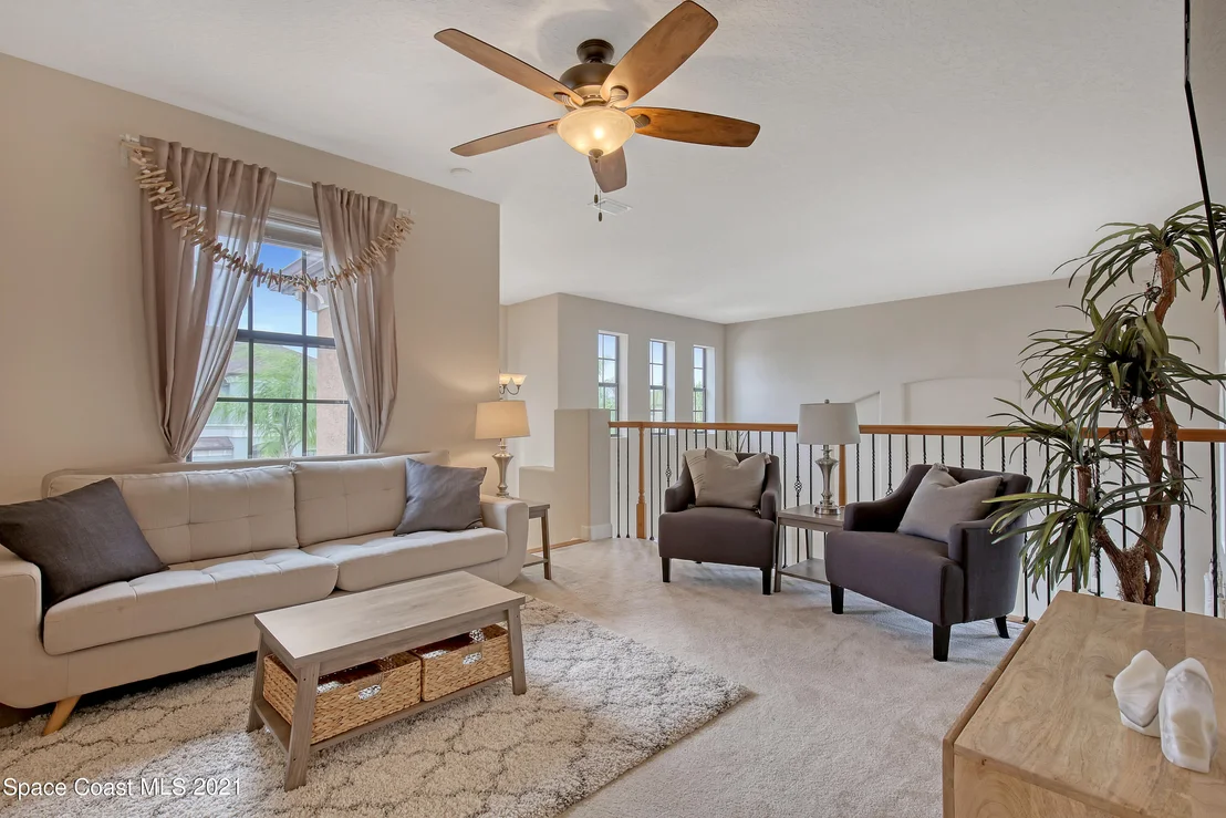 Photo of 1380 Talon Way