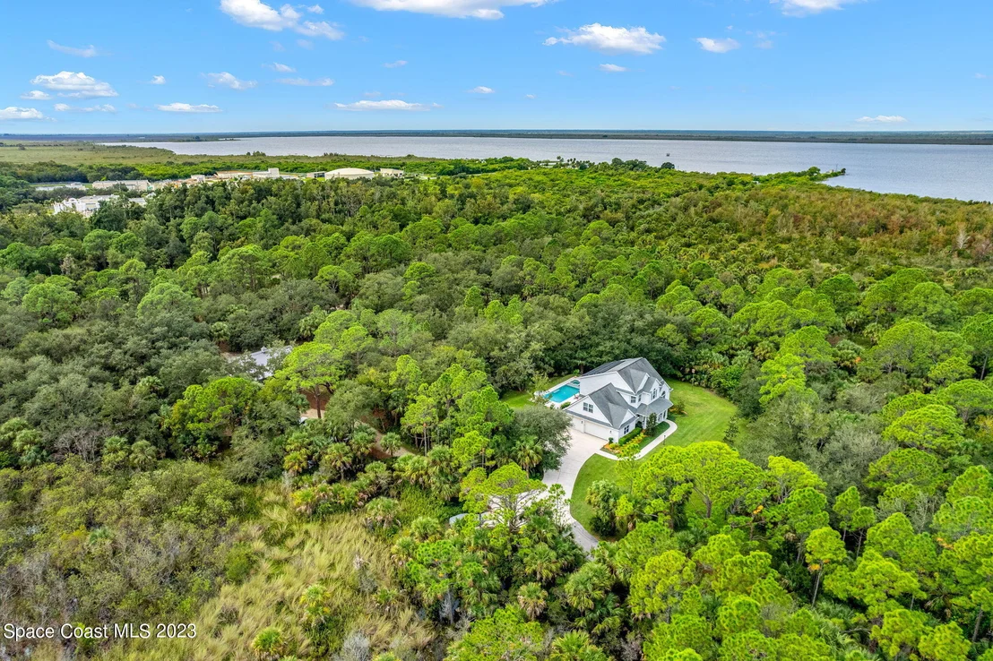 Photo of 5595 Willoughby Drive