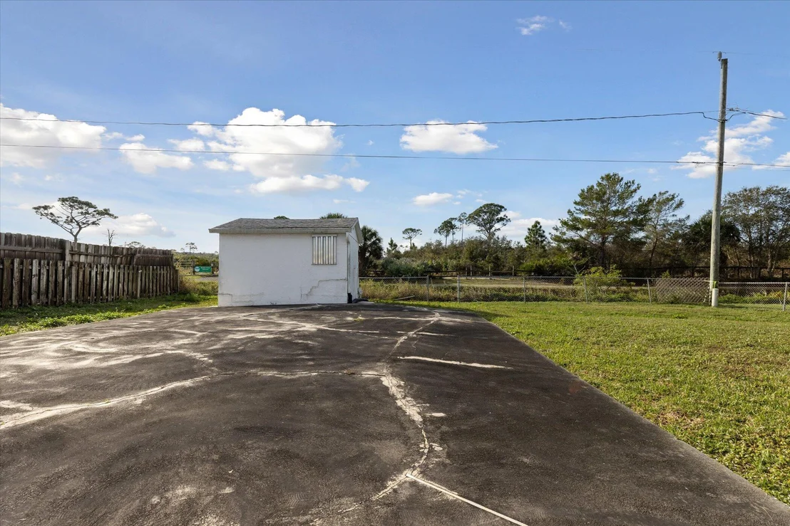 Photo of 2962 Chipper Drive NE