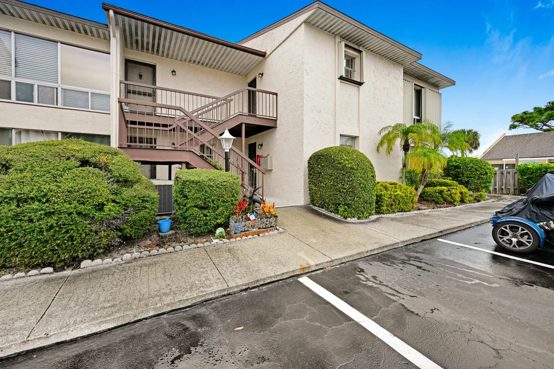 Photo of Unit 4H at 2500 Eagle Drive