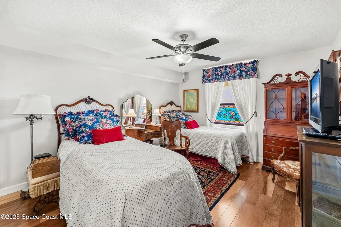 Photo of Unit 301 at 100 Riverside Drive