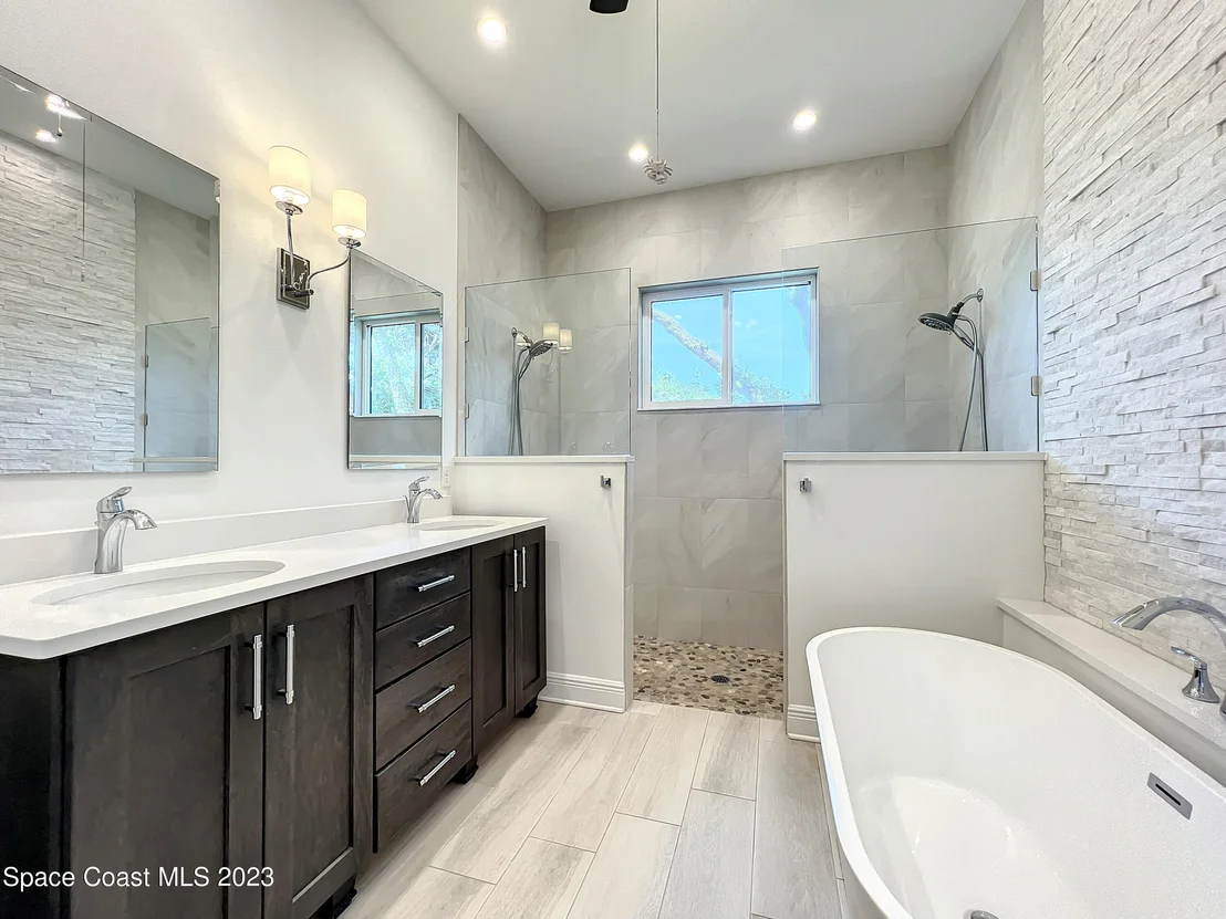 Photo of 6775 Angeles Road