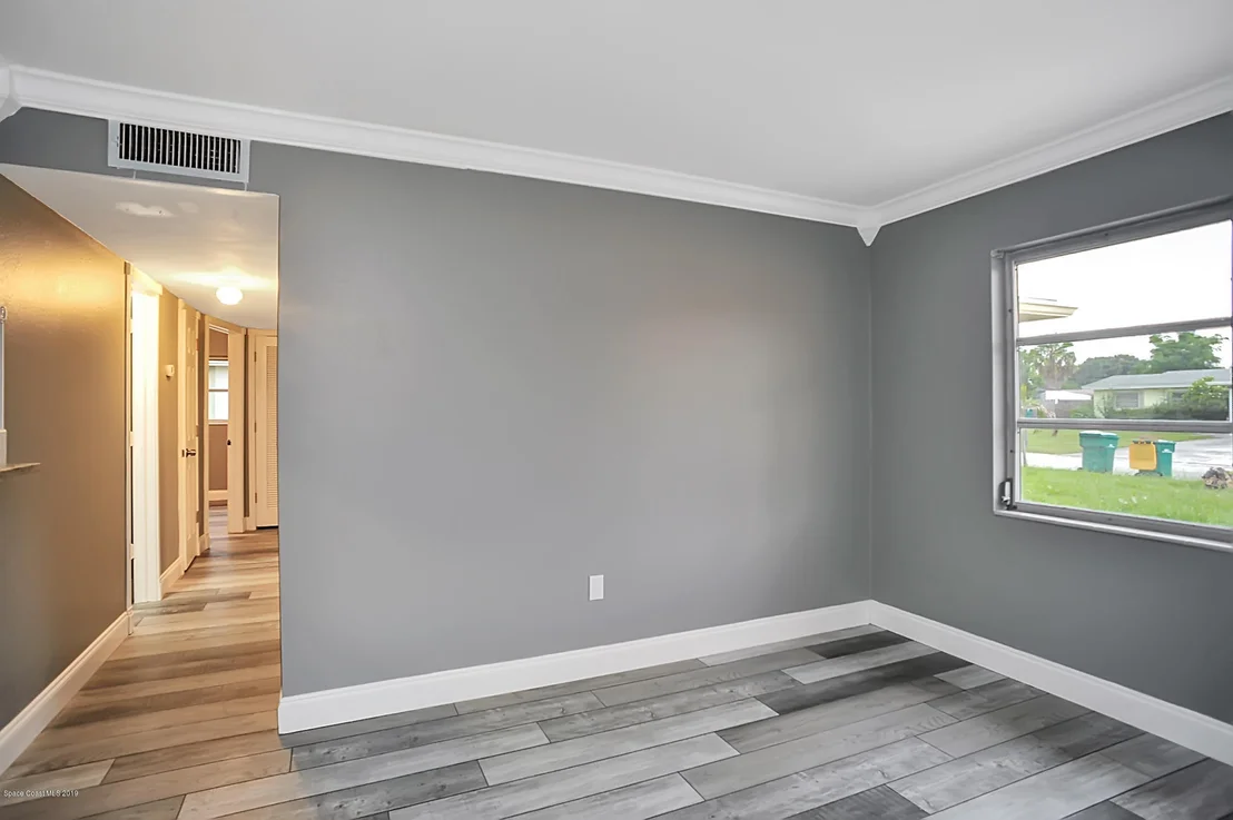 Photo of 1860 Oakwood Drive
