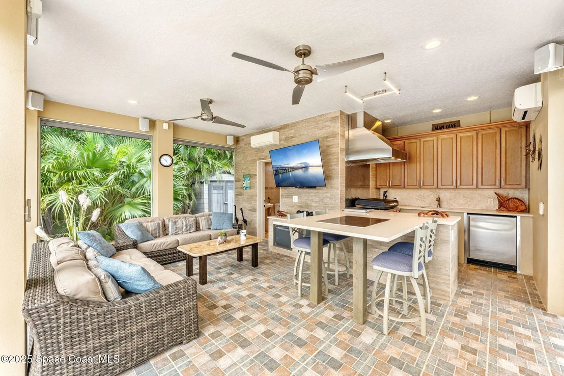 Photo of 610 Mango Drive
