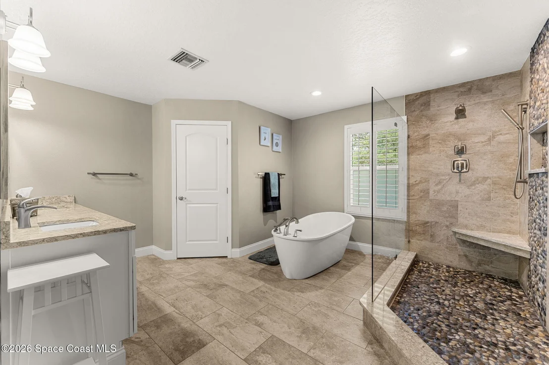 Photo of 5687 Holden Road