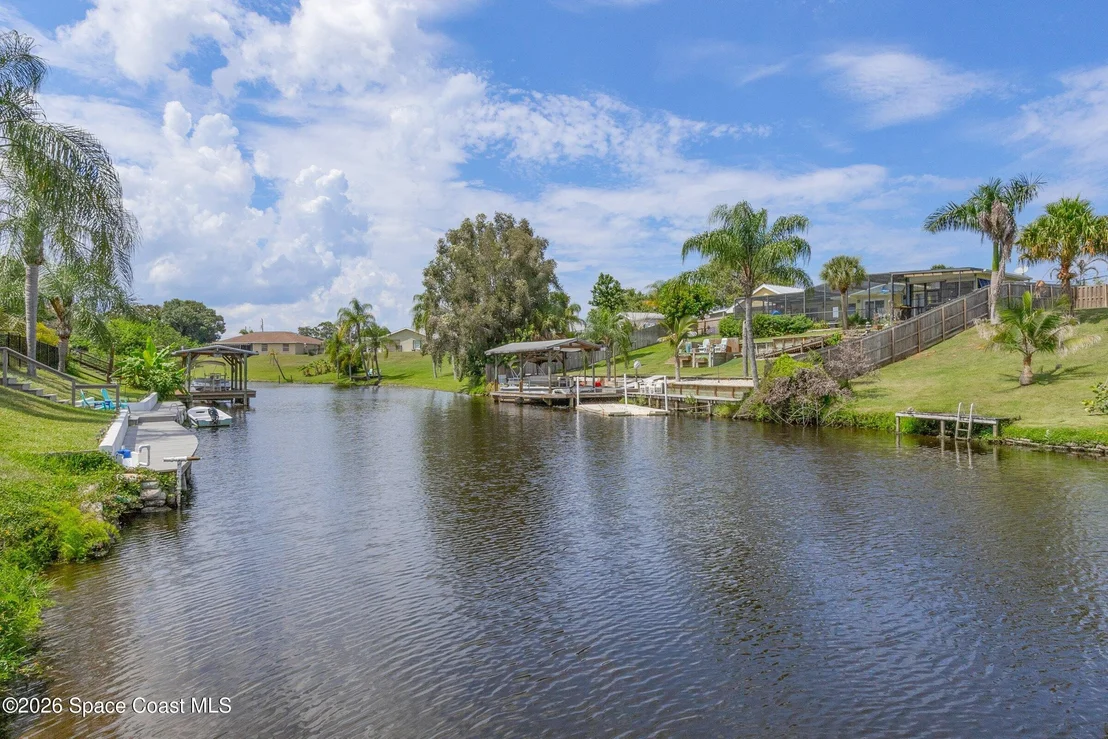 Photo of 889 Vance Circle NE