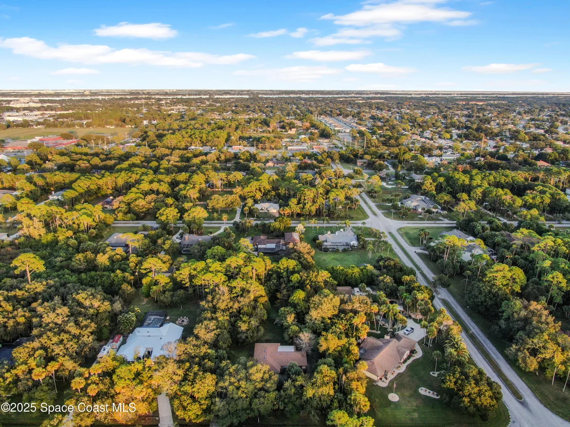 Photo of 1812 Live Oak Drive N