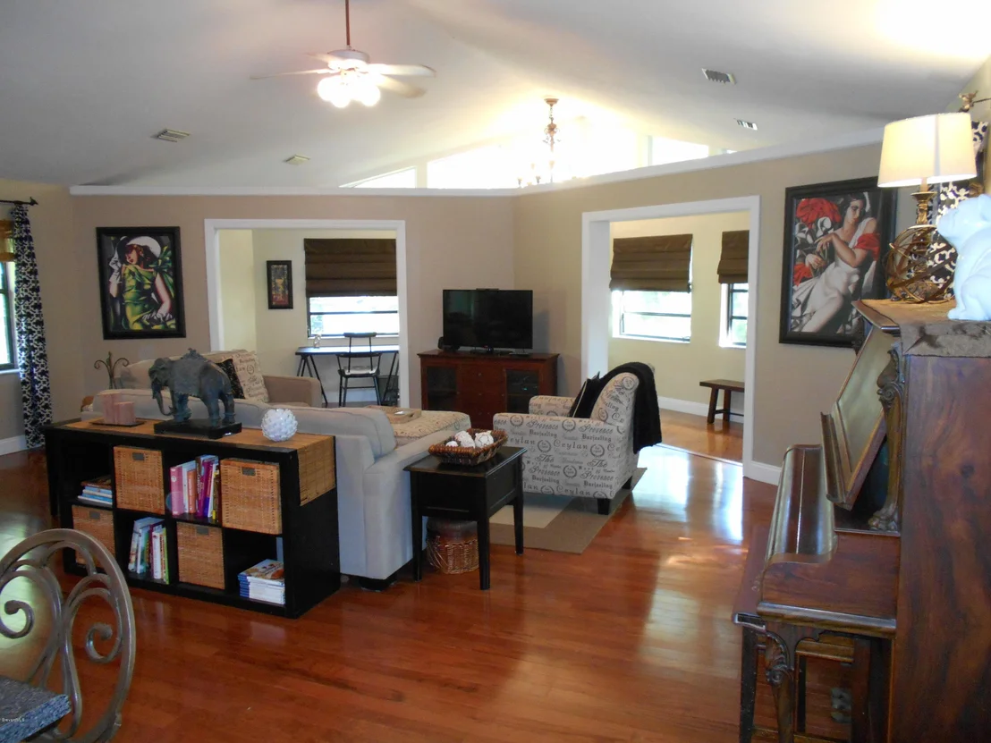 Photo of 8465 Henry Avenue