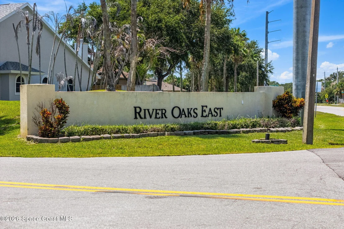 Photo of 496 N River Oaks Drive