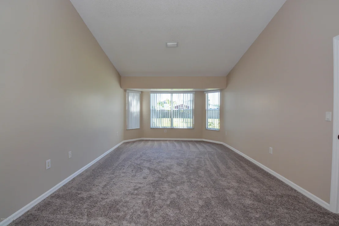 Photo of 1898 Fallon Boulevard NE