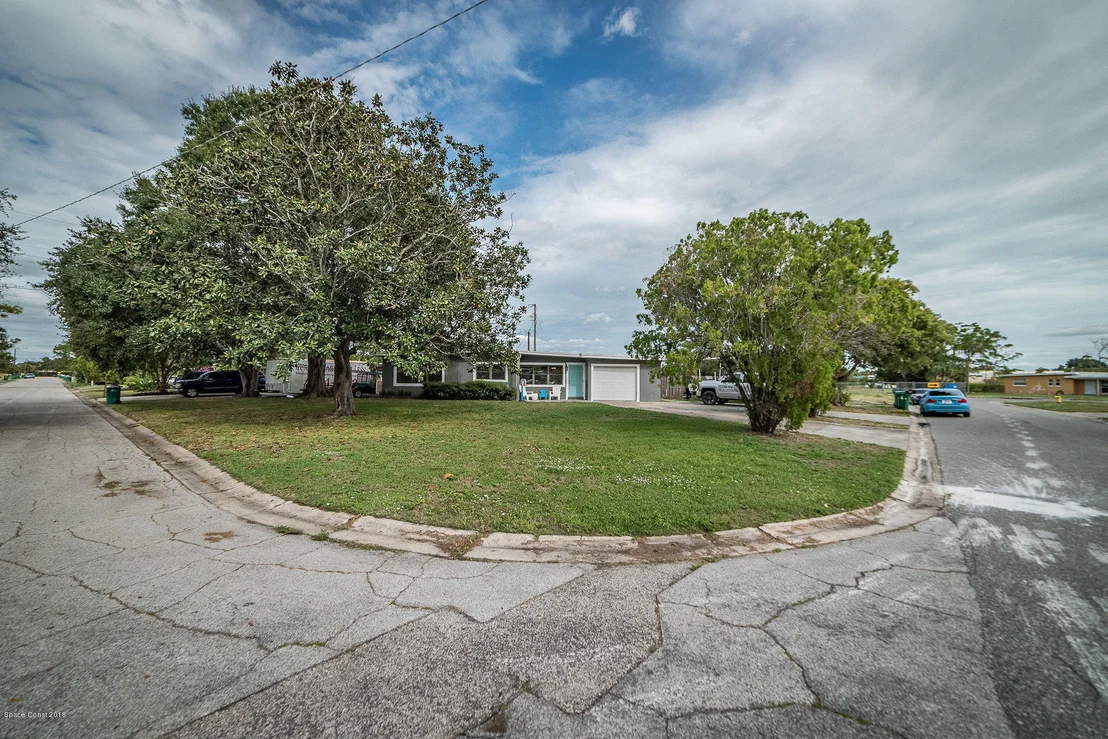 Photo of 812 W Highland Drive