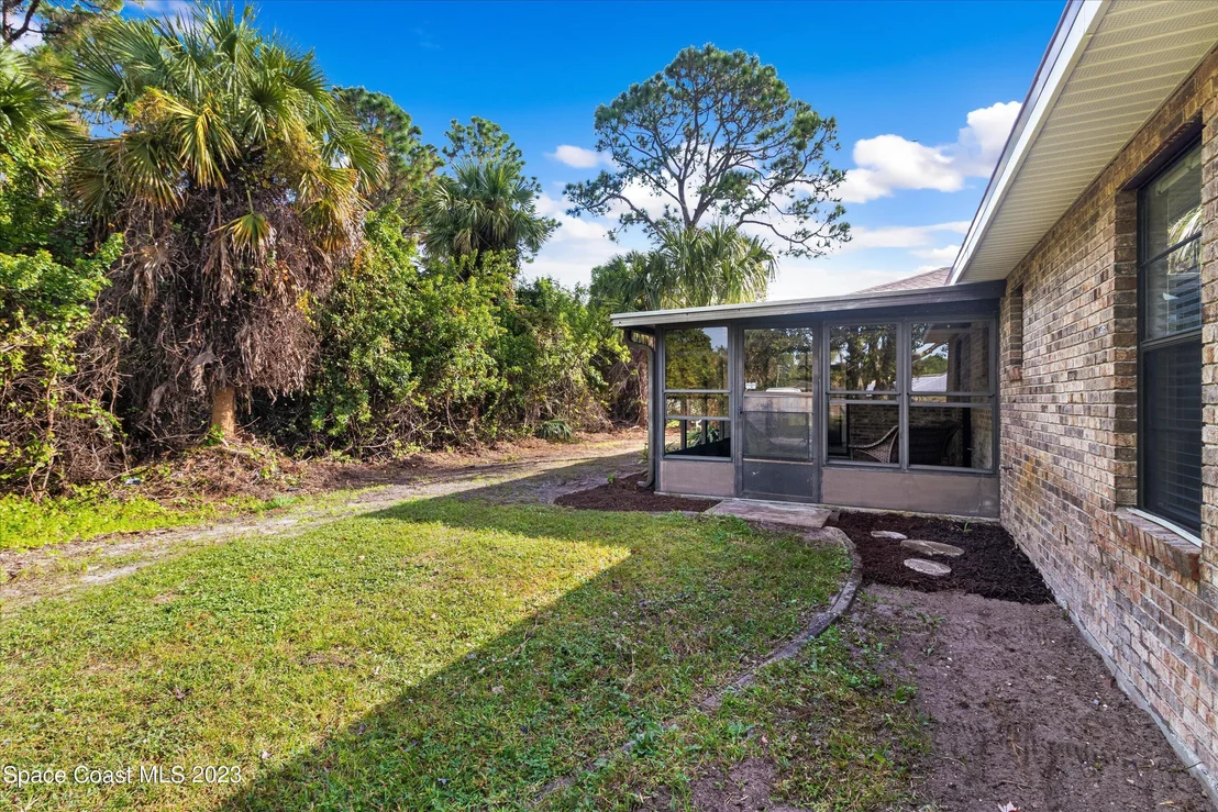 Photo of 647 Bryant Road