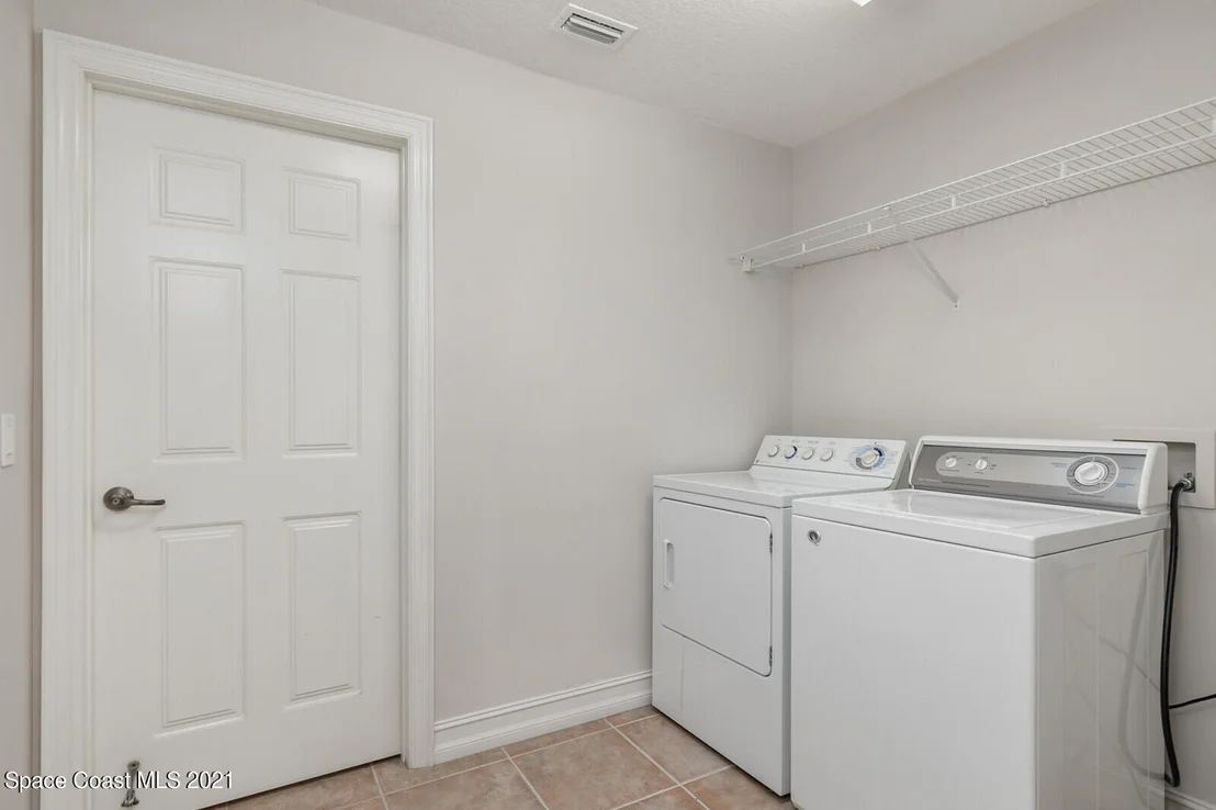 Photo of 955 Chatsworth Drive