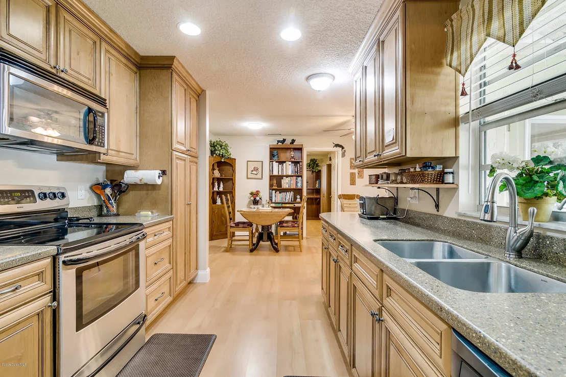 Photo of 1529 VAN ECK Road NE