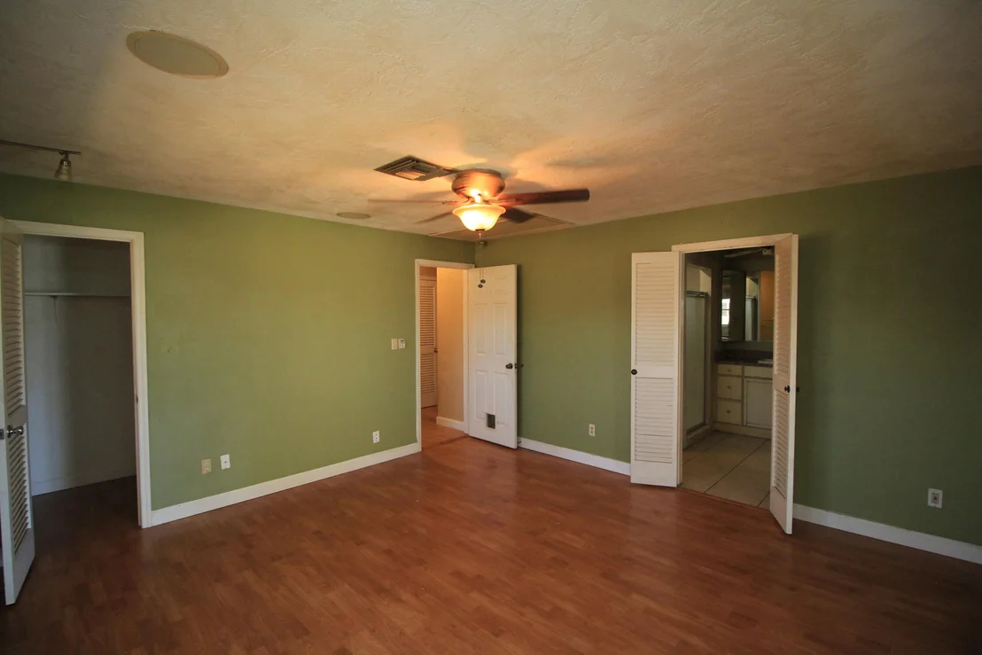 Photo of 1441 Meadowbrook Road NE