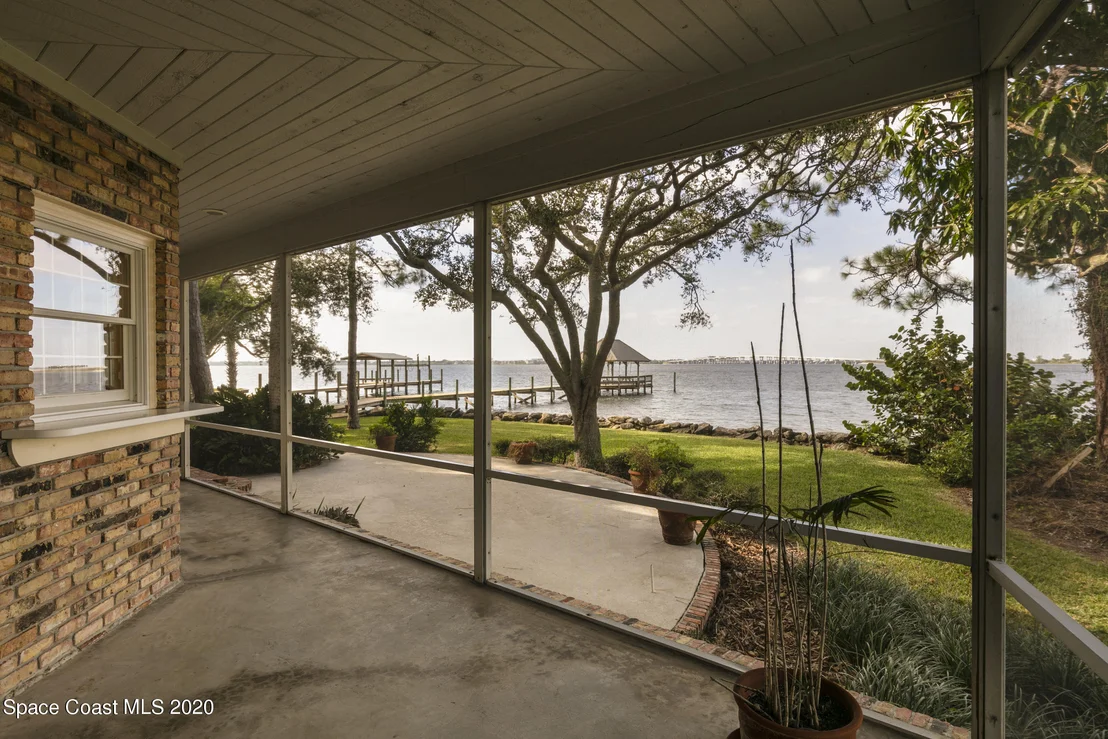 Photo of 1316 S Riverside Drive