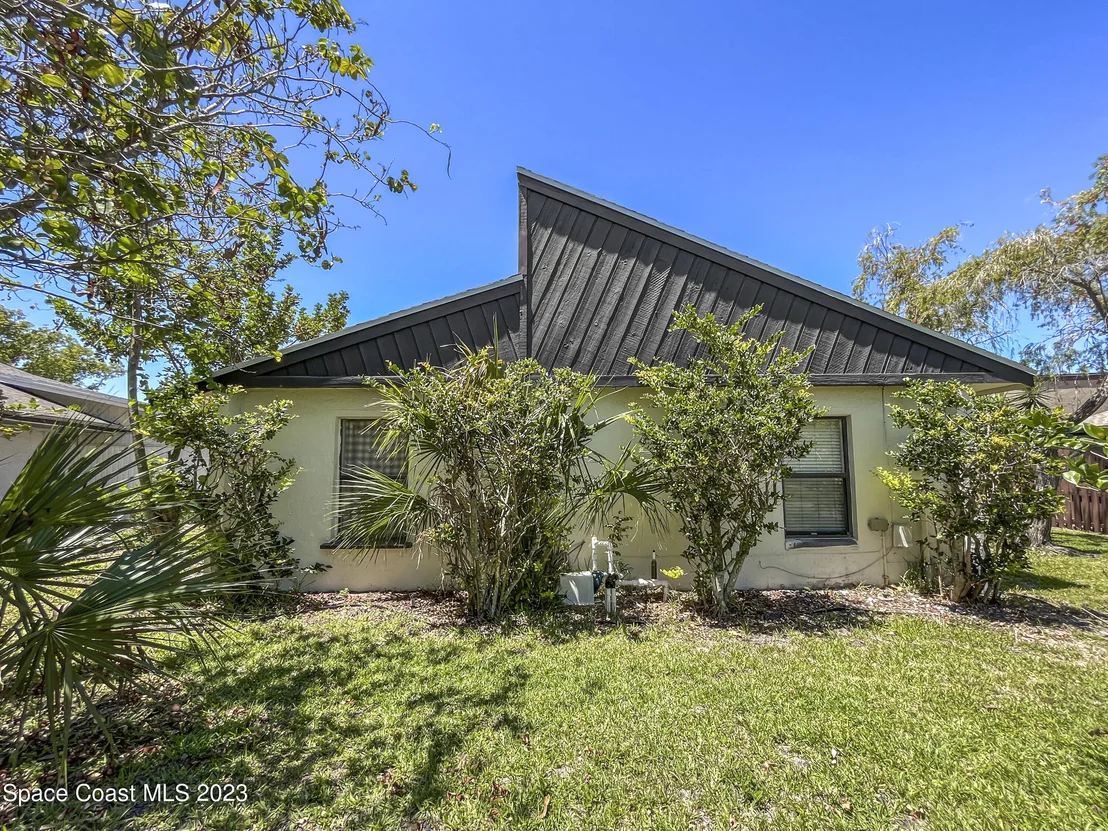 Photo of 295 Bayhead Drive