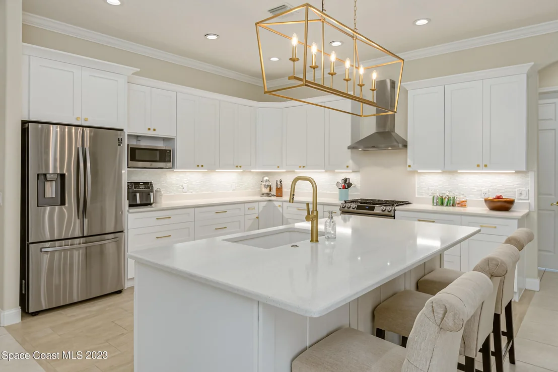 Photo of 844 Chatsworth Drive