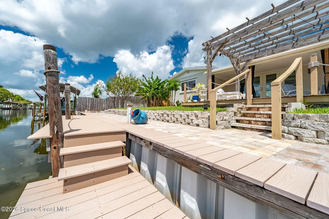 Photo of 452 Cardinal Drive