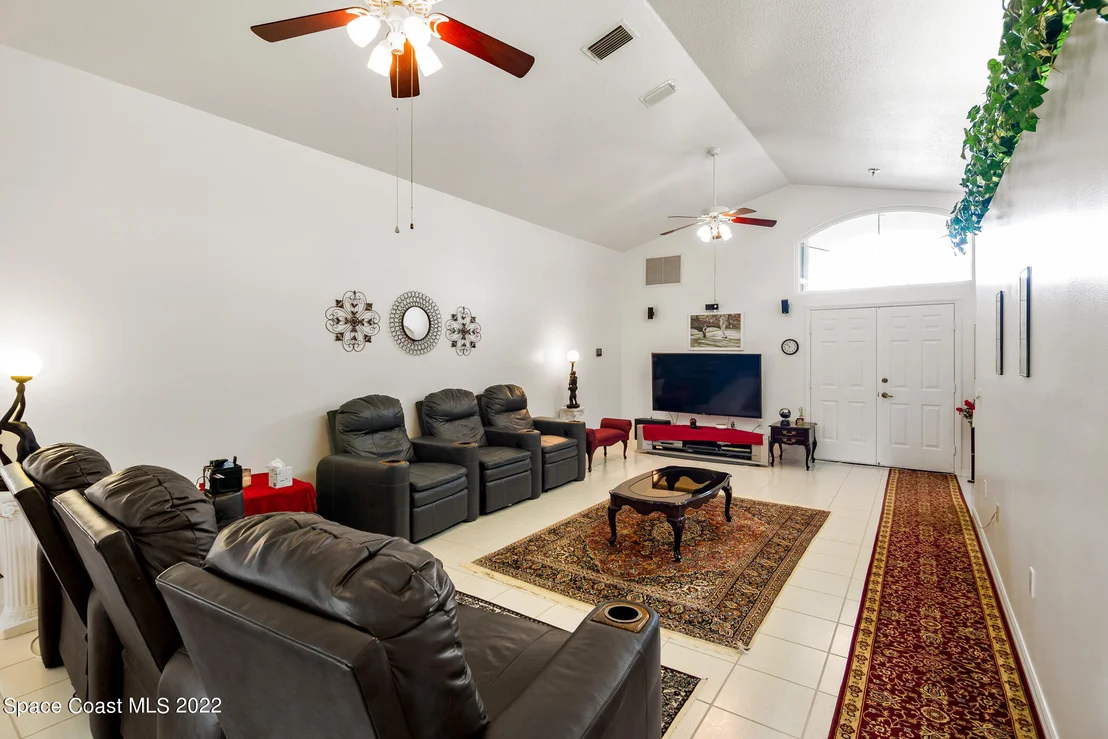 Photo of 2396 Addington Circle