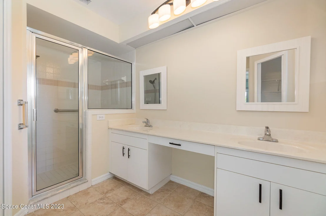Photo of 4354 South Lakes Circle