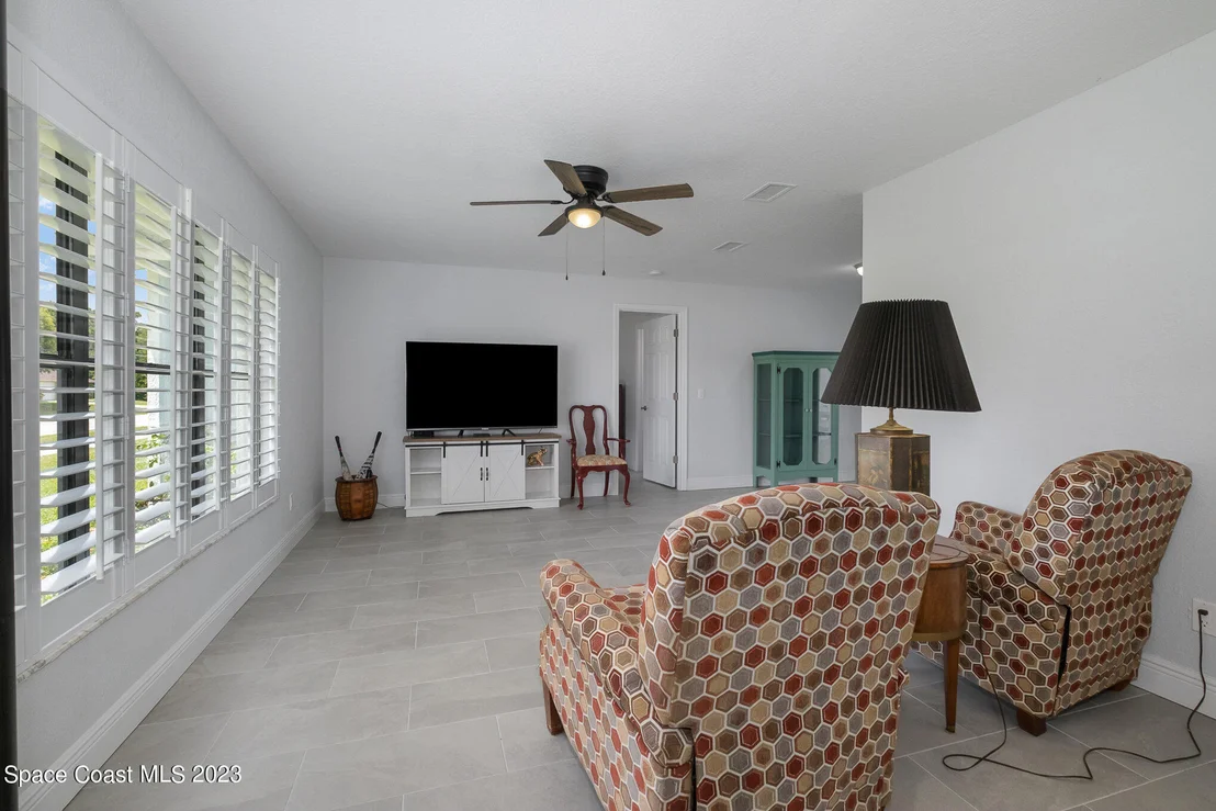 Photo of 1235 Eldron Boulevard SE