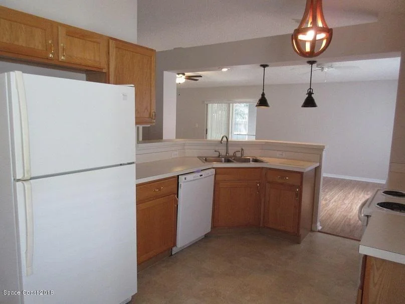 Photo of 1243 White Oak Circle
