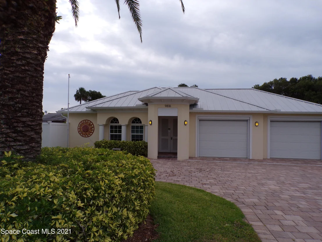 Photo of 9816 Riverview Drive