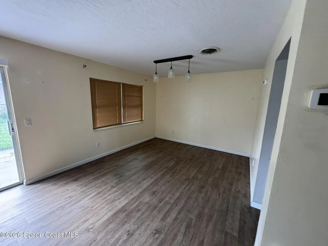 Photo of 1405 E Stetson Drive E