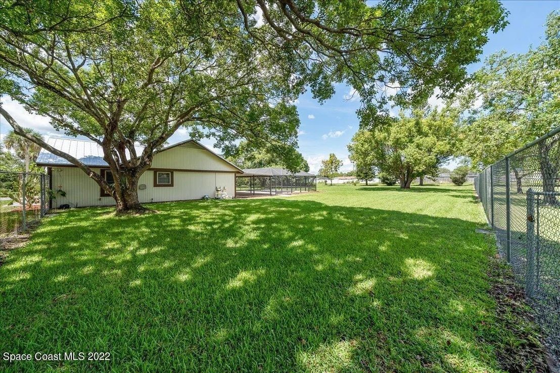 Photo of 2180 Bridle Path