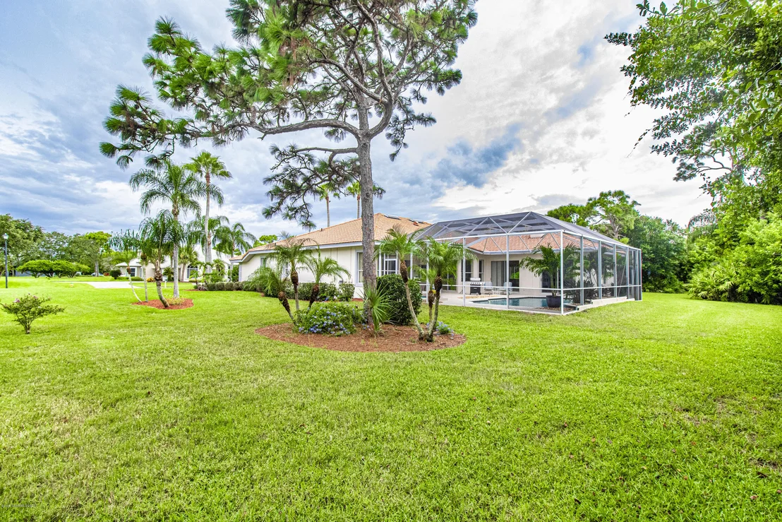 Photo of 735 Glengarry Drive
