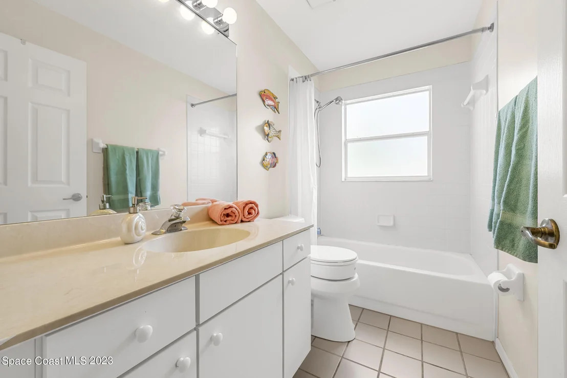 Photo of 1020 Meadowbrook Road NE