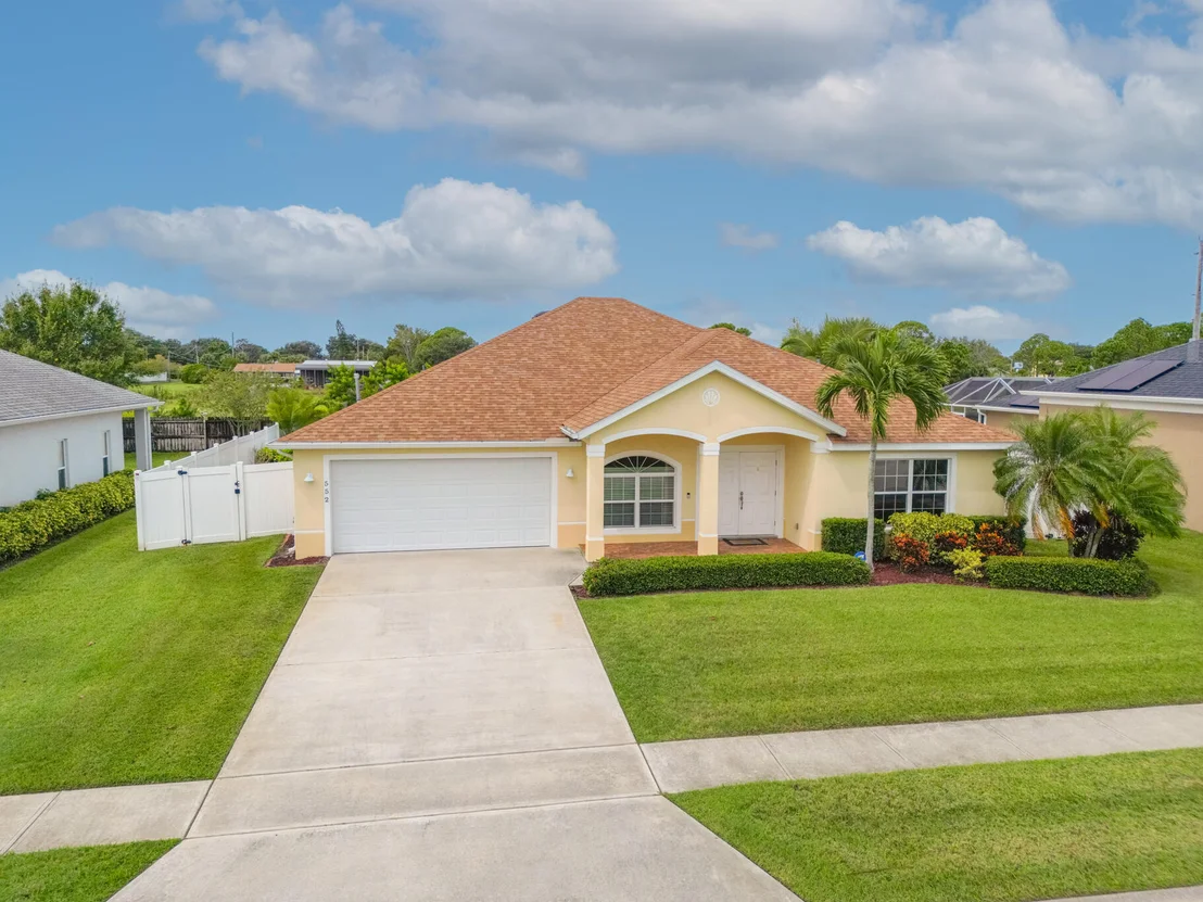 Photo of 552 Glenbrook Circle