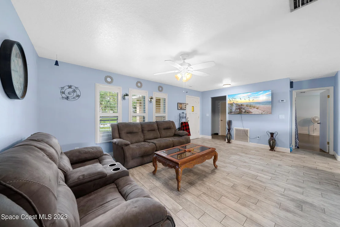 Photo of 990 Emerald Road SE