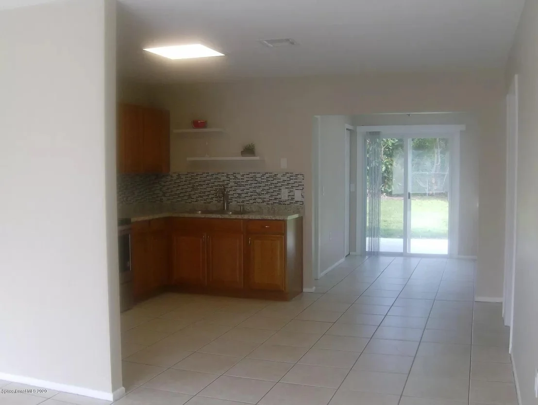 Photo of 1410 NE Mariposa Drive NE