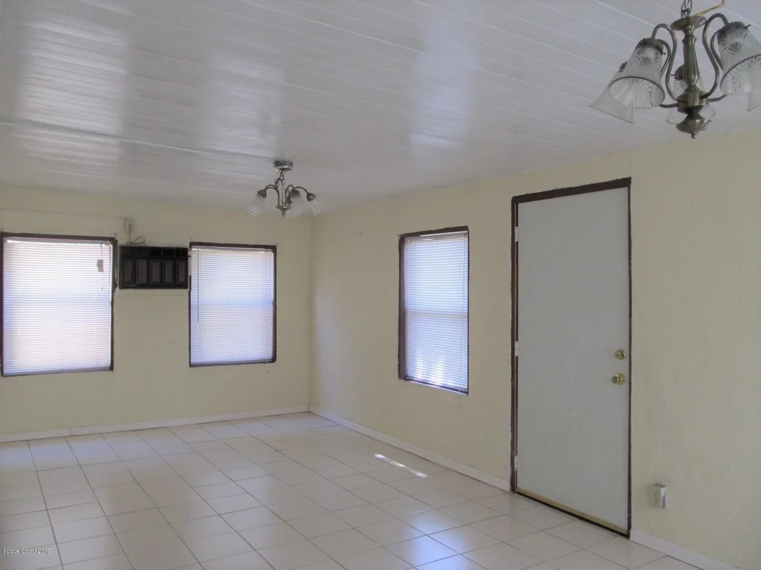 Photo of 1500 Van Eck Road NE