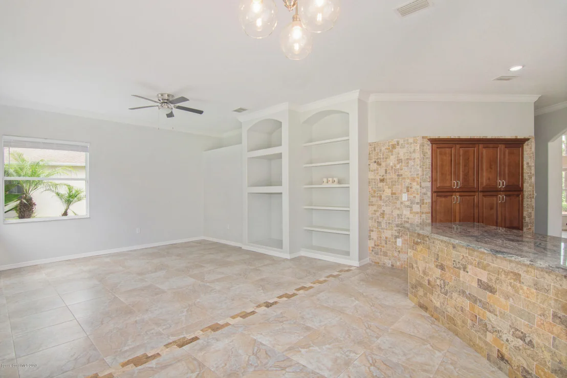 Photo of 151 SE Ridgemont Circle SE