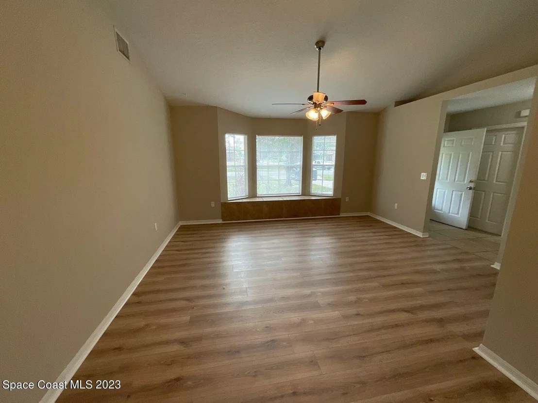Photo of 6420 Golfview Avenue