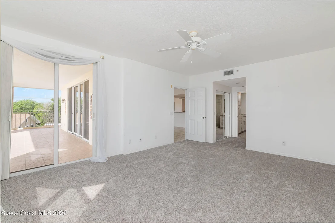 Photo of Unit 406 at 104 Riverside Drive