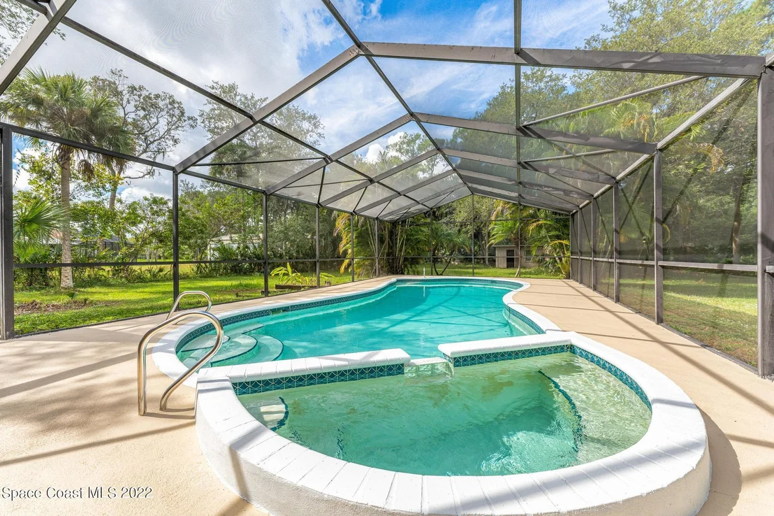 Photo of 1807 Live Oak Drive N