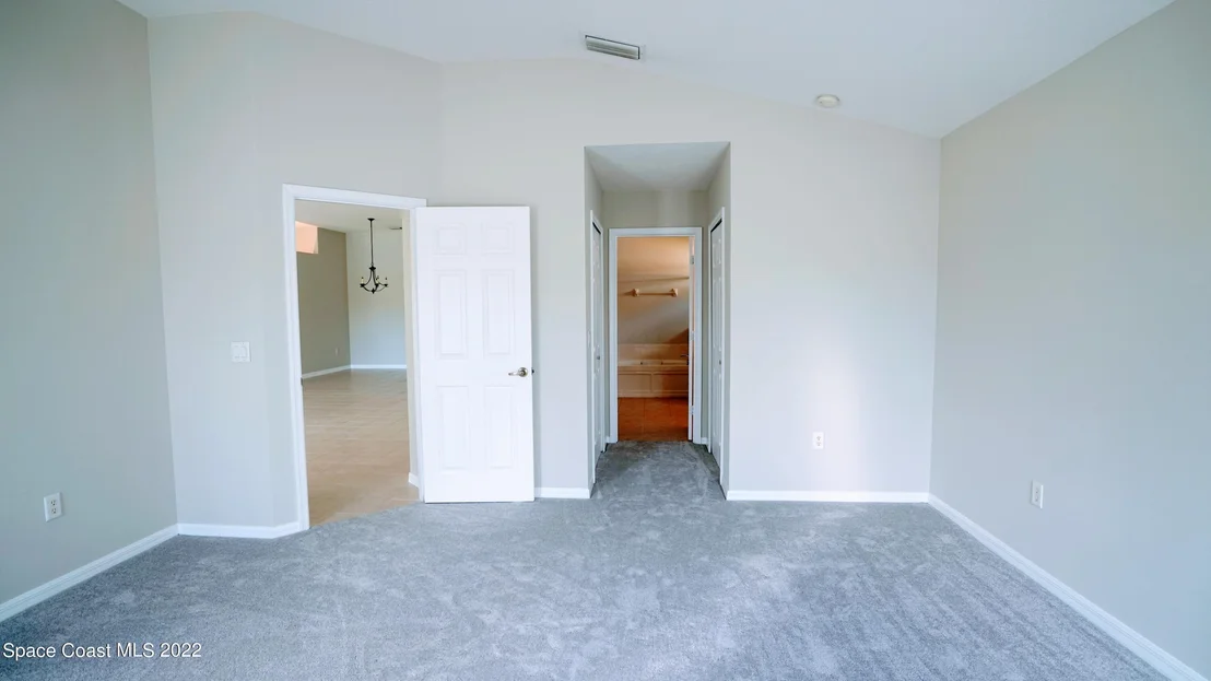 Photo of 905 Tavernier Circle NE