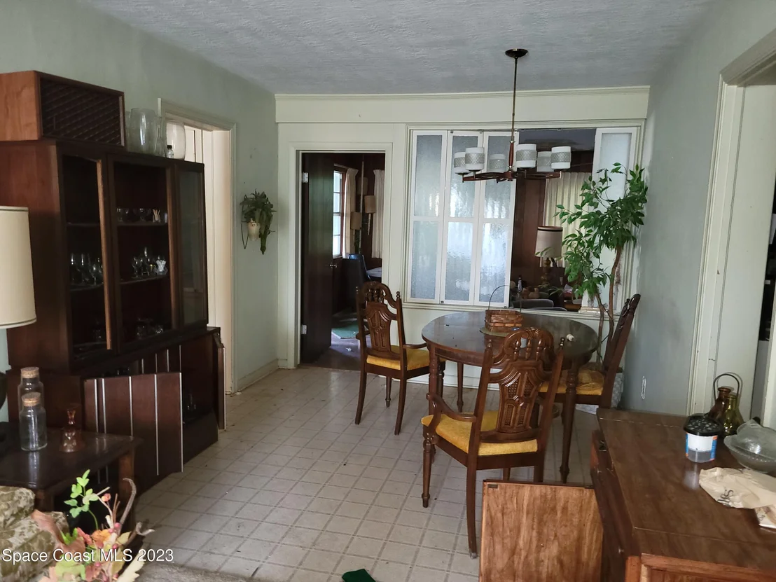 Photo of 495 Hillside Court