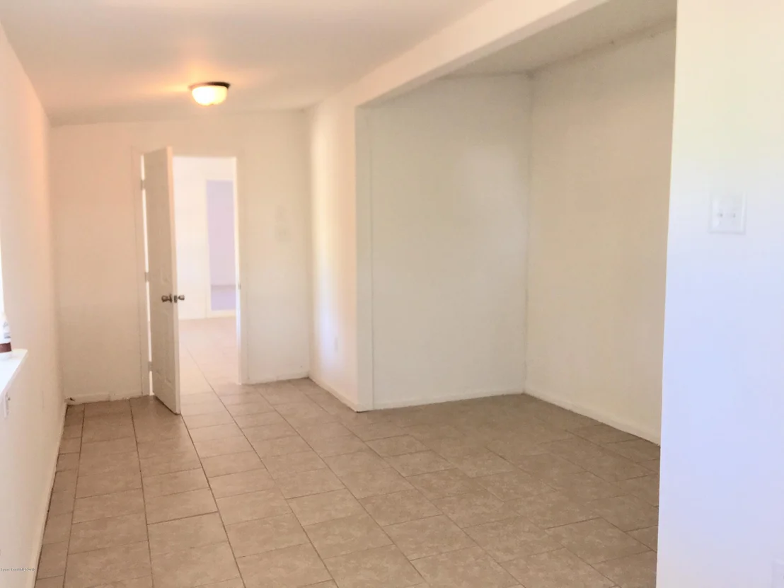 Photo of 1056 Cabot Drive NE