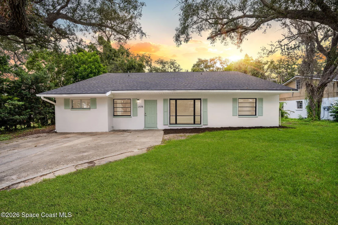 Photo of 1576 Grandview Way